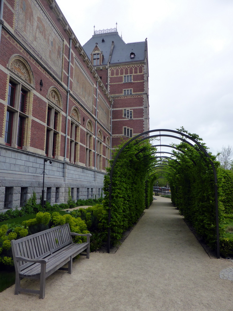 Walkway covered with plants at the east side of the Rijksmuseum
