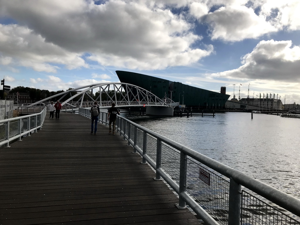 The Mr. J.J. van der Veldebrug bridge over the Oosterdok canal and the front of the NEMO Science Museum