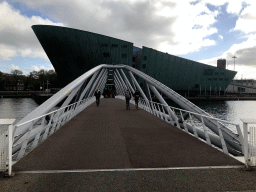 The Mr. J.J. van der Veldebrug bridge over the Oosterdok canal and the front of the NEMO Science Museum