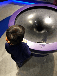 Max with a spiral wishing well at the Fenomena exhibition at the First Floor of the NEMO Science Museum
