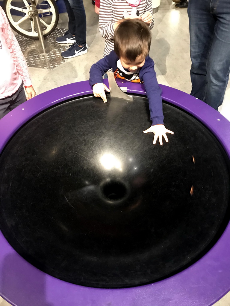 Max with a spiral wishing well at the Fenomena exhibition at the First Floor of the NEMO Science Museum