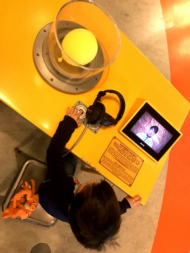 Max with a balloon vacuum game at the Fenomena exhibition at the First Floor of the NEMO Science Museum