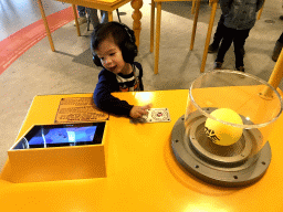 Max with a balloon vacuum game at the Fenomena exhibition at the First Floor of the NEMO Science Museum