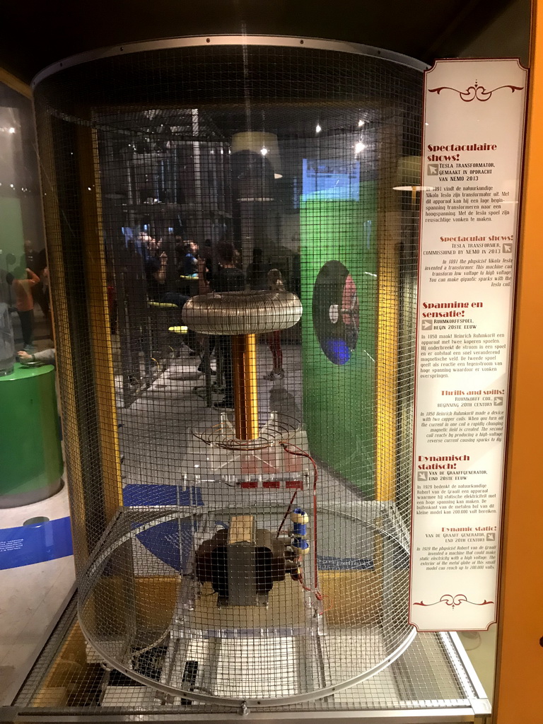 Tesla Transformer at the Fenomena exhibition at the First Floor of the NEMO Science Museum, with explanation