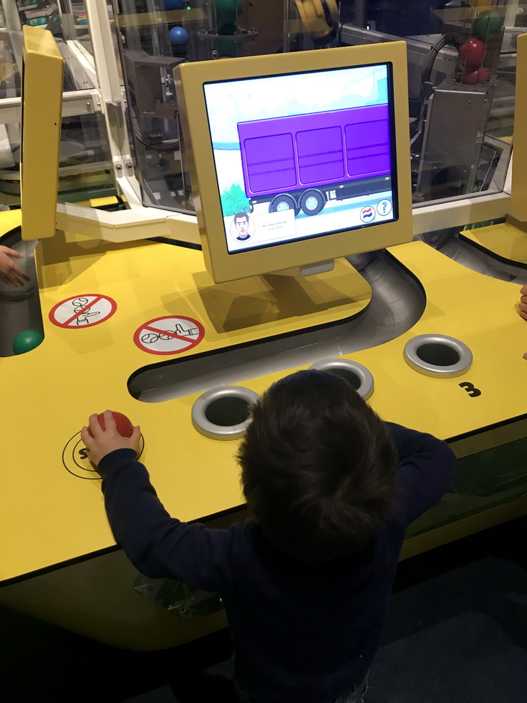 Max at the Machine game at the Technium exhibition at the Second Floor of the NEMO Science Museum