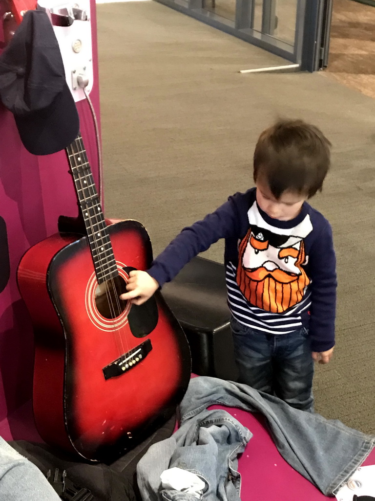 Max with a guitar at the Humania exhibition at the Fourth Floor of the NEMO Science Museum