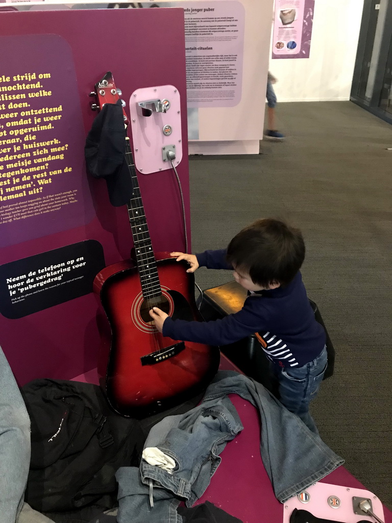 Max with a guitar at the Humania exhibition at the Fourth Floor of the NEMO Science Museum