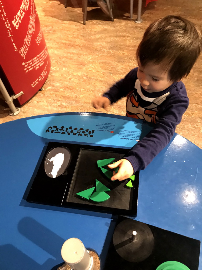 Max doing a puzzle at the Humania exhibition at the Fourth Floor of the NEMO Science Museum