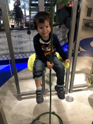 Max on a chair lift at the Fenomena exhibition at the First Floor of the NEMO Science Museum