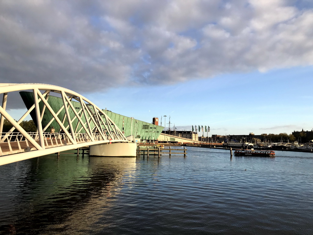 The Mr. J.J. van der Veldebrug bridge over the Oosterdok canal and the front of the NEMO Science Museum