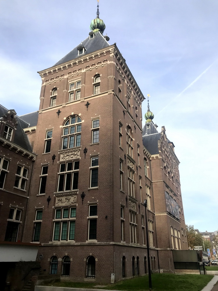 The east side of the Tropenmuseum at the Linnaeusstraat street