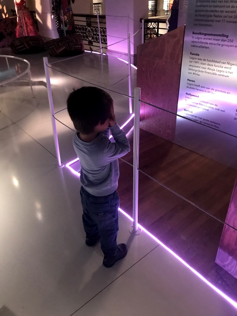 Max playing hide-and-seek at the Fashion Cities Africa exhibition at the Second Floor of the Tropenmuseum