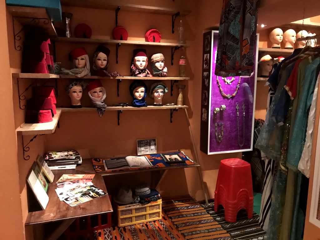 Shop with headscarves, clothing and jewelry at the ZieZo Marokko exhibition at the Ground Floor of the Tropenmuseum