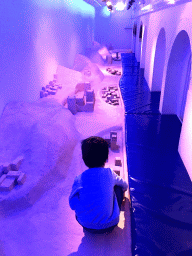 Max playing with blocks at the scale model of a Kasba at the ZieZo Marokko exhibition at the First Floor of the Tropenmuseum