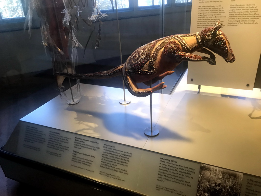 Emblem of a Kangaroo dema actor at the New-Guinea exhibition at the First Floor of the Tropenmuseum, with explanation