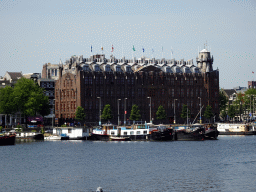The Oosterdok canal and the Grand Hotel Amrâth Amsterdam, viewed from the Mr. J.J. van der Veldebrug bridge