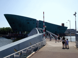 The Mr. J.J. van der Veldebrug bridge over the Oosterdok canal and the front of the NEMO Science Museum