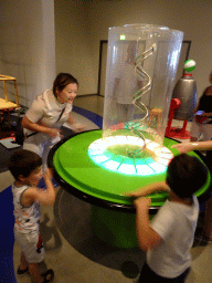 Miaomiao and Max with an electricity spiral at the Fenomena exhibition at the First Floor of the NEMO Science Museum