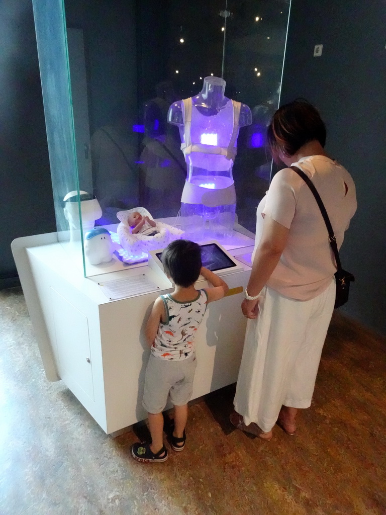 Miaomiao and Max with Philips light therapy technology at the Fourth Floor of the NEMO Science Museum