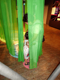amsterdam_17_021 - 329 kb - 768x1024 - Miaomiao and Max at the intimate zone at the Humania exhibition at the Fourth Floor of the NEMO Science Museum Miaomiao and Max at the intimate zone at the Humania exhibition at the Fourth Floor of the NEMO Science Museum