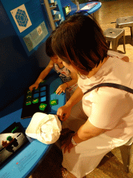 Miaomiao and Max doing a puzzle at the Humania exhibition at the Fourth Floor of the NEMO Science Museum
