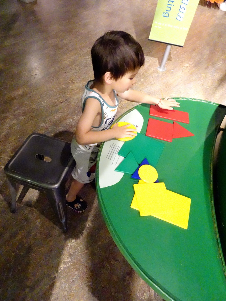 Max playing a shapes puzzle at the Humania exhibition at the Fourth Floor of the NEMO Science Museum