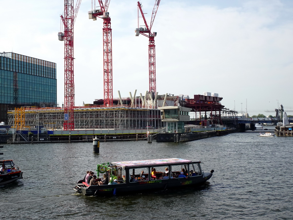 Boats in the Oosterdok canal and construction work at the Oosterdokseiland island, viewed from the Mr. J.J. van der Veldebrug bridge