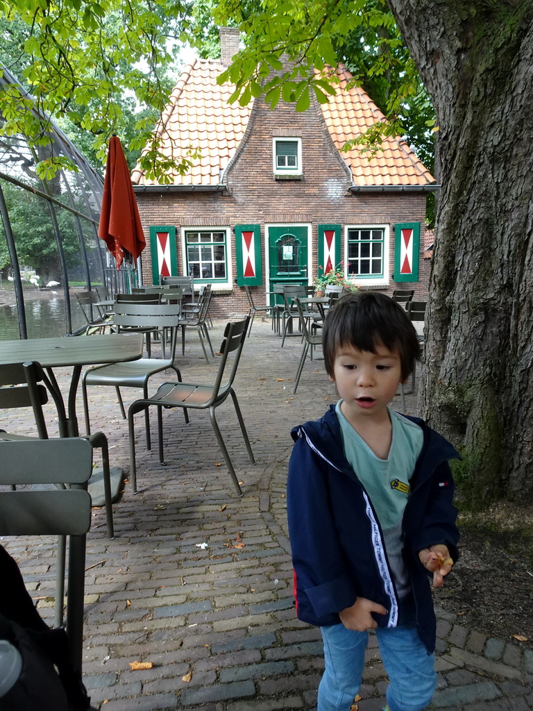 Max at the `t Polderfrietkot restaurant at the Royal Artis Zoo