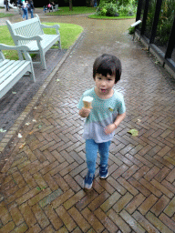 Max with an ice cream at the south side of the Royal Artis Zoo
