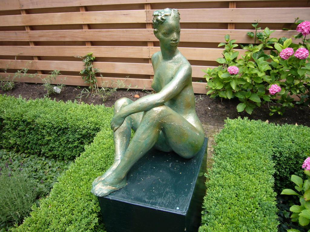 Sculpture in the garden of a building at the Keizersgracht street