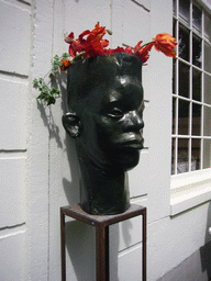 Bust with flowers in the garden of a building at the Keizersgracht street