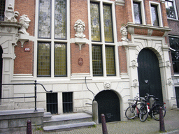 Front of the Huis met de Hoofden museum at the Keizersgracht street