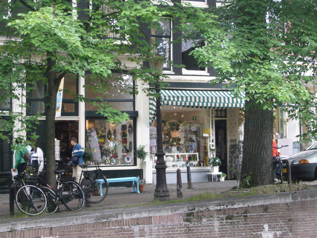 Shops at the Leliegracht street