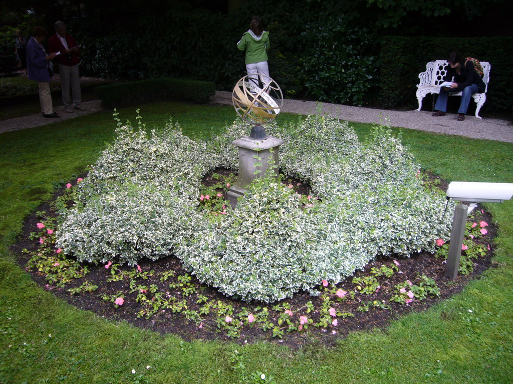 Weather vane at the garden of the Huis met de Kolommen building