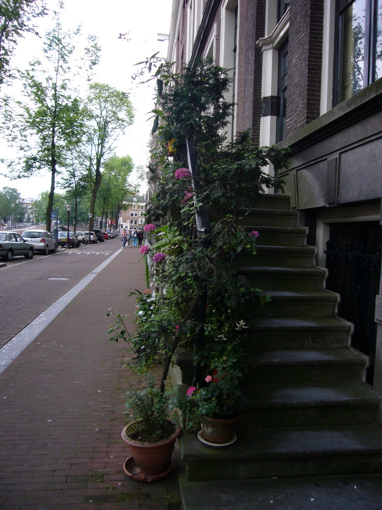 Flower pots at the staircase in front of the Herengracht 510 building