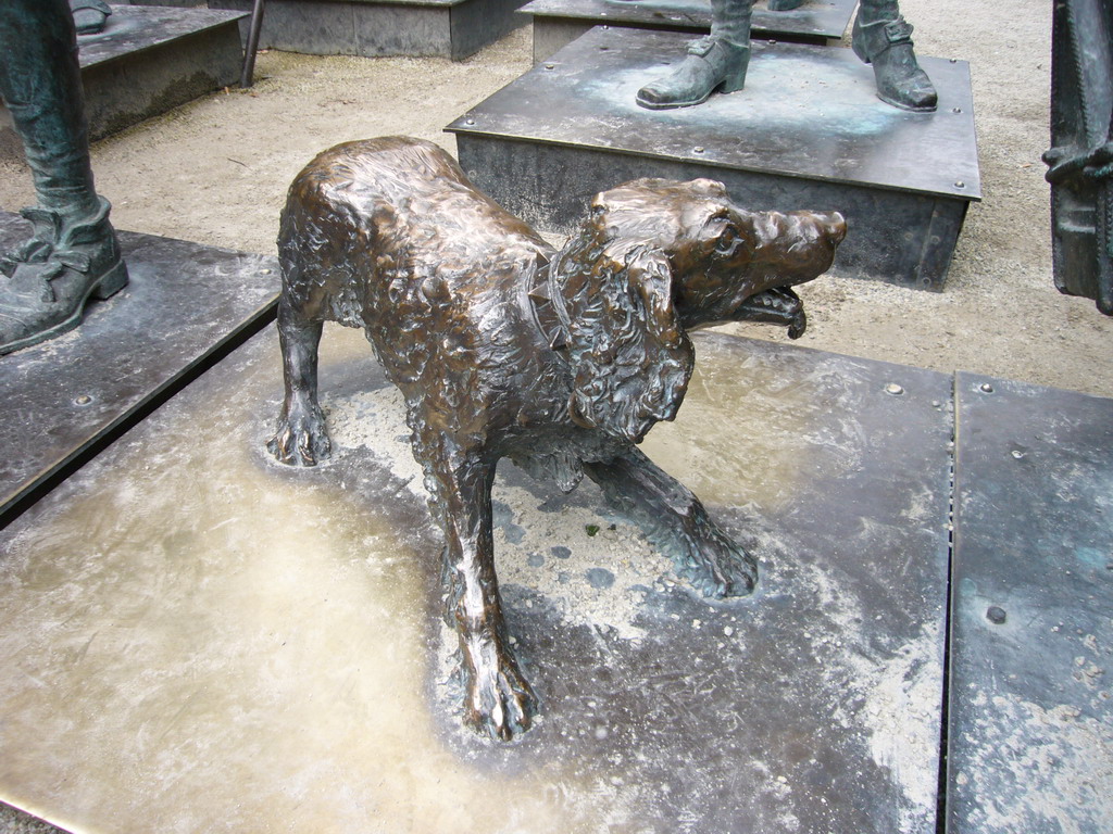 `Nightwatch 3D` statue of a dog at the Rembrandplein square