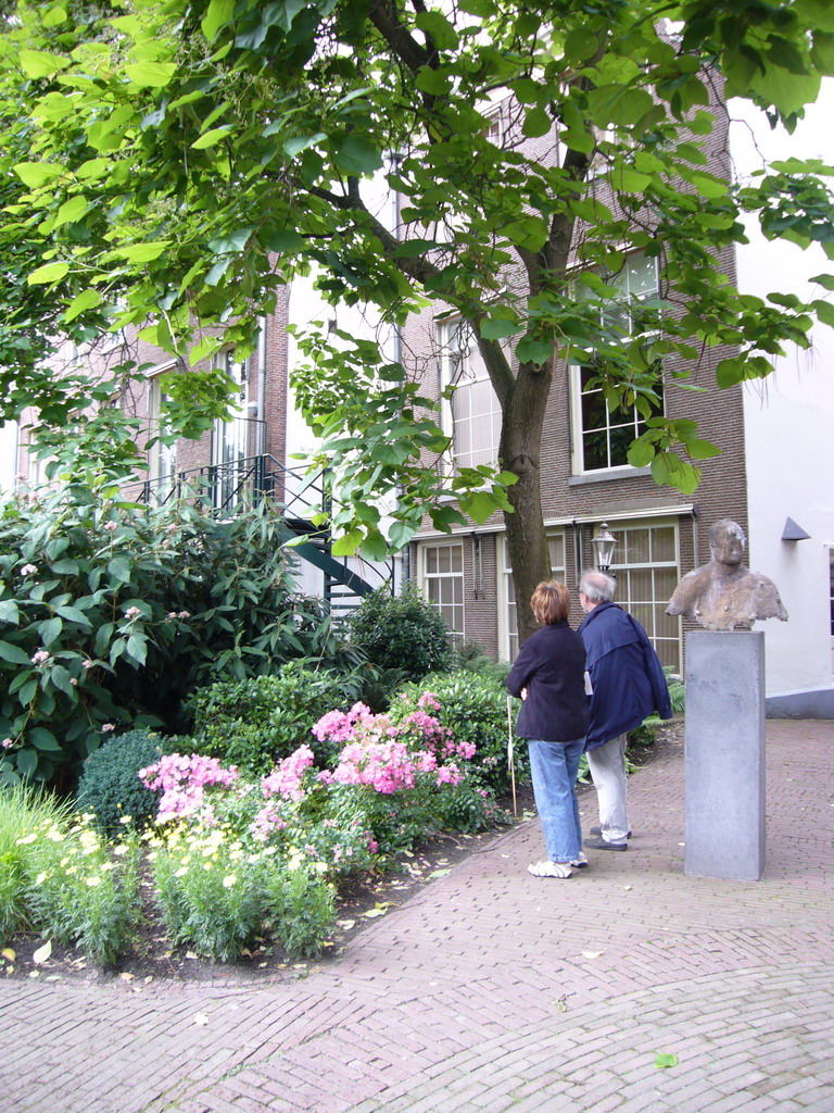 Bust at the garden of a building at the Herengracht street