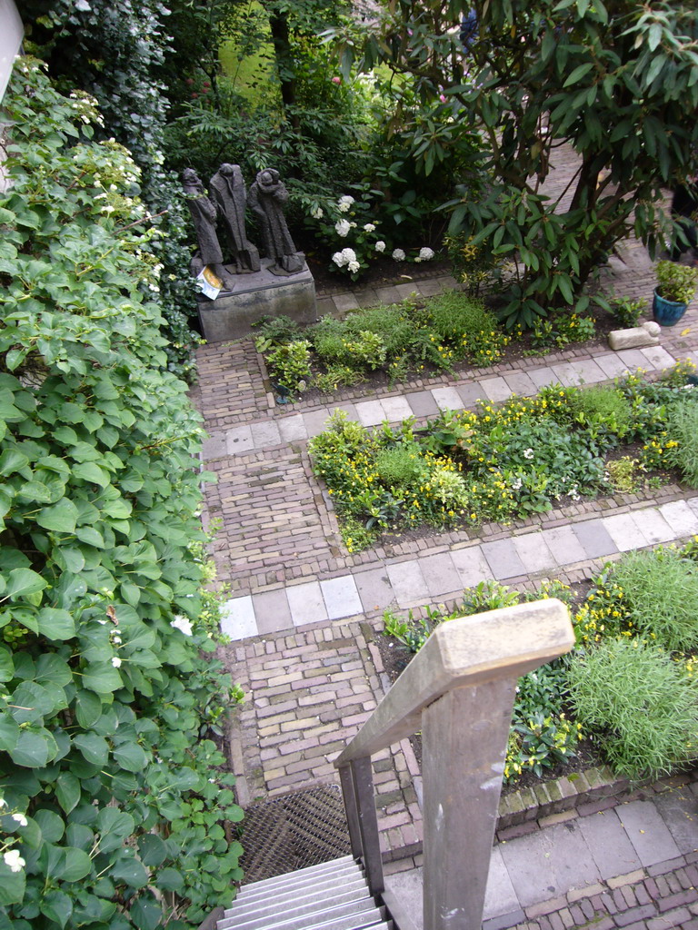 Statues in the garden of a building at the Herengracht street, viewed from above