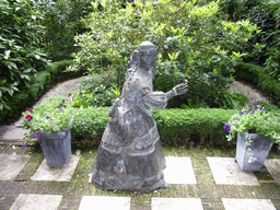 Statue at the garden of the Keizersgracht 633 building