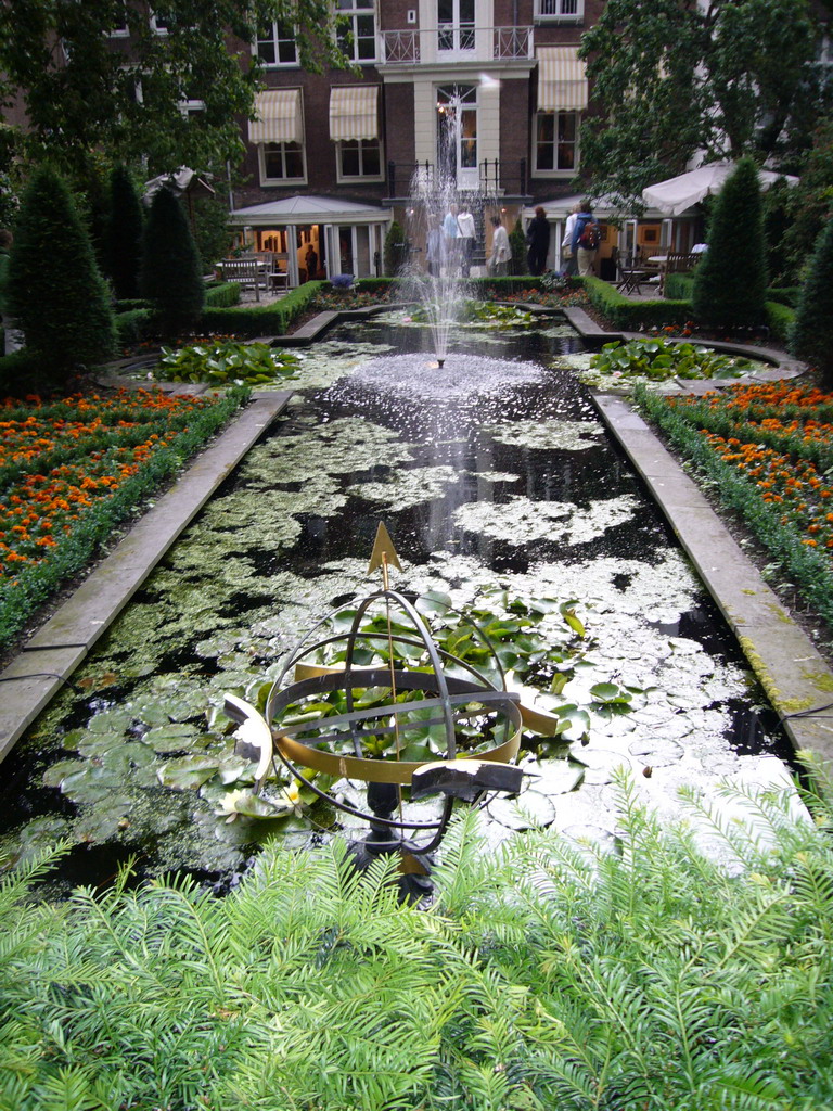 Pond with fountain at the garden of the Herengracht 518 building