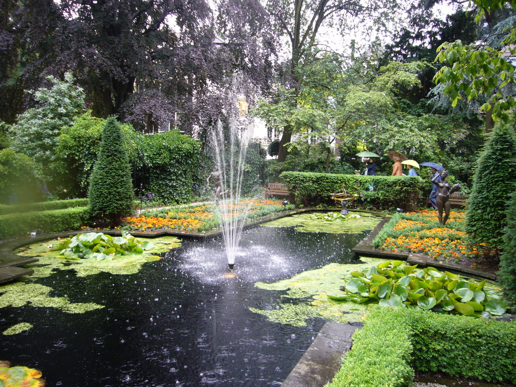 Pond with fountain at the garden of the Herengracht 518 building