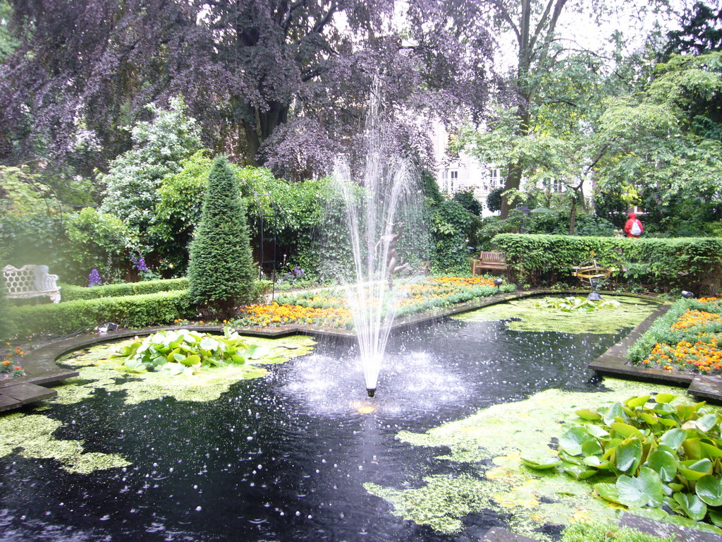 Pond with fountain at the garden of the Herengracht 518 building