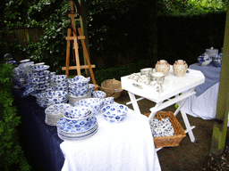 China plates and vases at the garden of the Herengracht 522 building