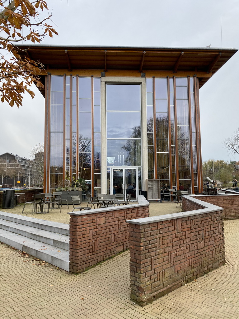 Front of the Twee Cheetahs restaurant at the Royal Artis Zoo