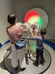 Miaomiao and Max with a coloured light game at the Fenomena exhibition at the First Floor of the NEMO Science Museum