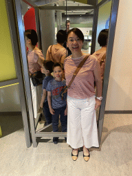 Miaomiao and Max with a double mirror at the Fenomena exhibition at the First Floor of the NEMO Science Museum