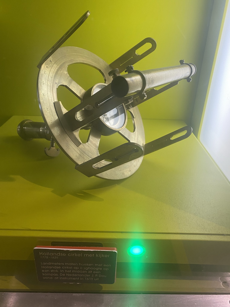 The Holland Circle instrument at the Technium exhibition at the Second Floor of the NEMO Science Museum, with explanation