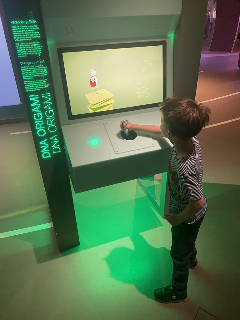 Max with the `DNA Origami` game at the Humania Exhibition at the Fourth Floor of the NEMO Science Museum, with explanation