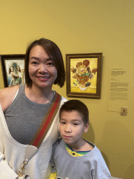 Miaomiao and Max with the painting `Sunflora inspired by Sunflowers` by Tomokazu Komiya at the `Pokémon at the Van Gogh Museum` exhibition at the second floor of the Van Gogh Museum, with explanation