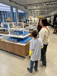 Miaomiao and Max at the shop at the lower ground floor of the entrance building of the Van Gogh Museum